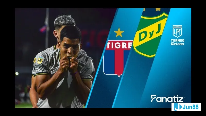 Cầu thủ của Tigre tung cú sút mạnh vào khung thành của Defensa y Justicia